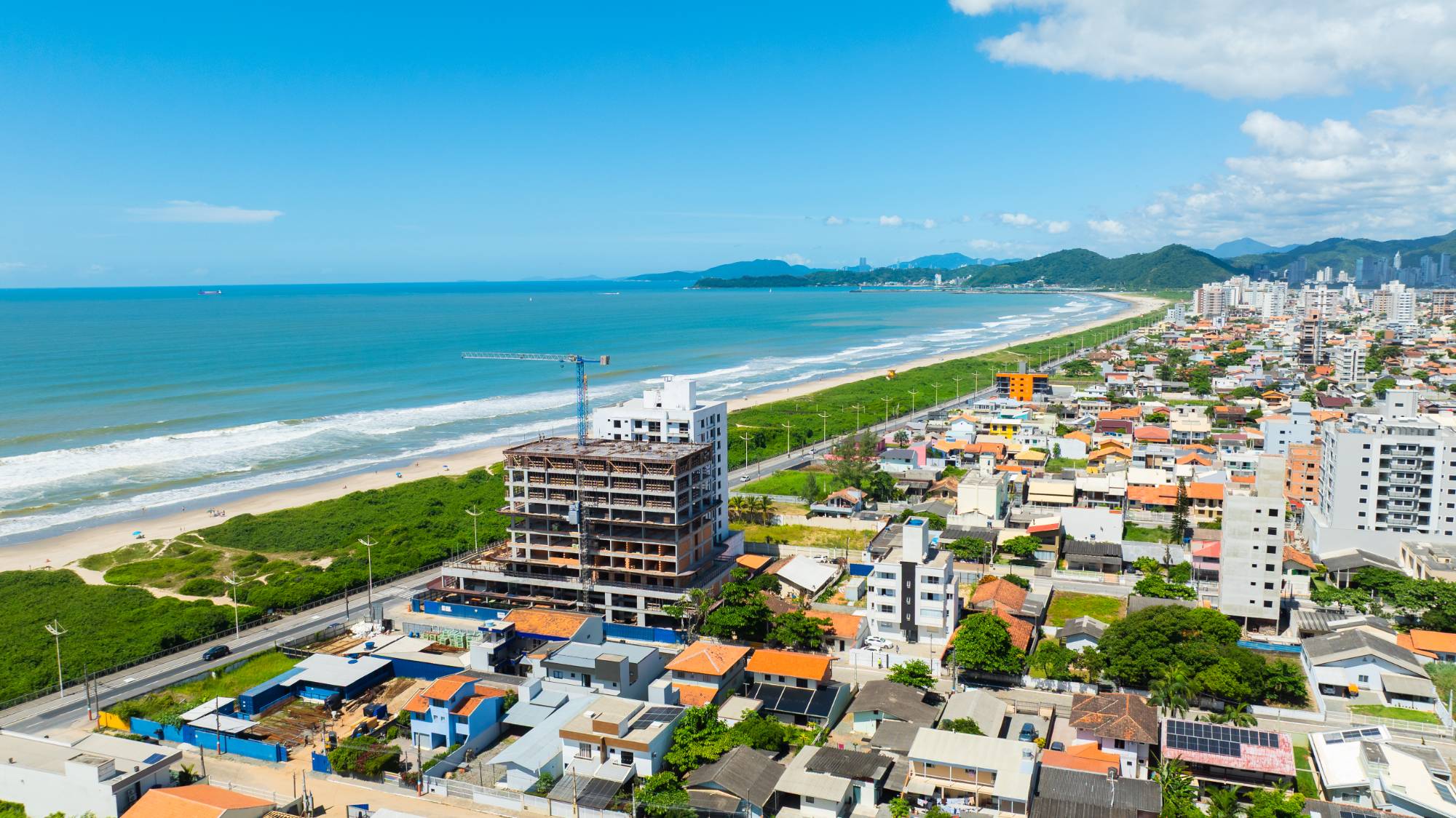 Valorização imobiliária em Navegantes: fatores econômicos, urbanos e demográficos